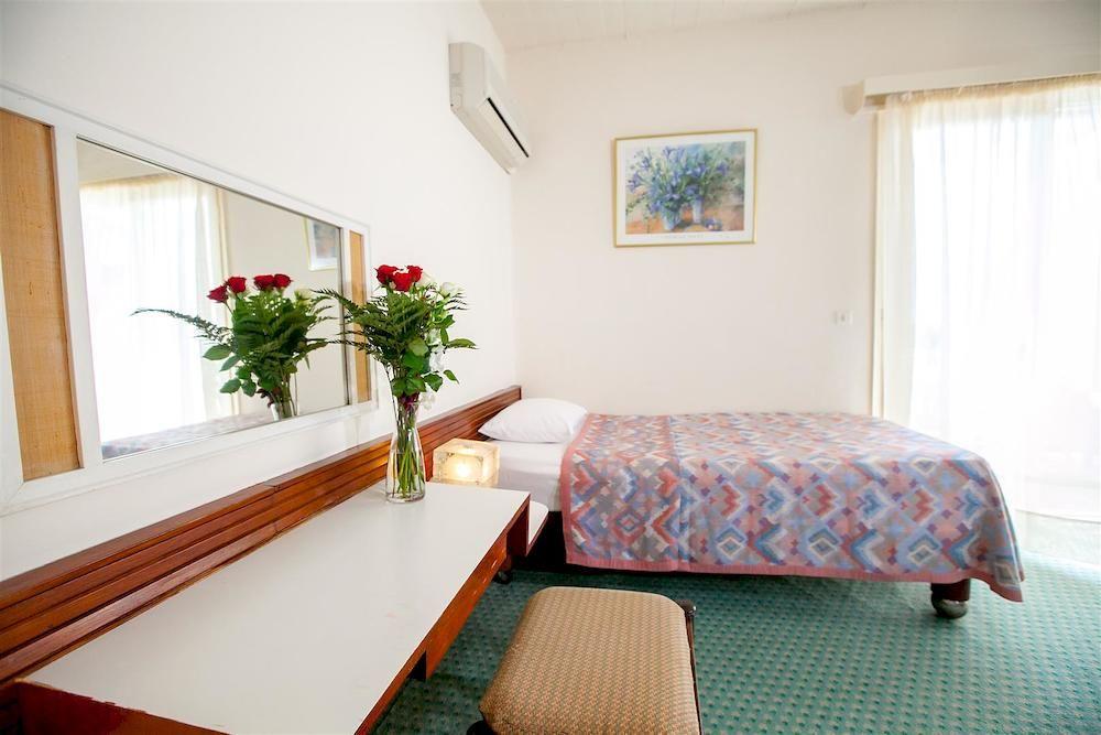 Hotel Theoxenia Anex Mesolóngion 외부 사진